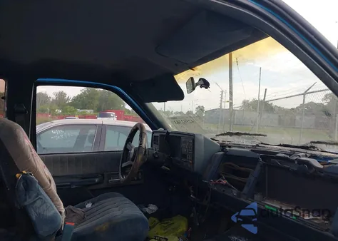 1992 GMC Sierra C1500 z USA, uszkodzony, nr VIN 2GTEC19K4N1538882